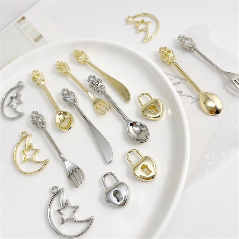최신 50개/세트 컬러 프린트 기하학적 모양 포크, 스 - Men Accessories Locket 리뷰 및 가격