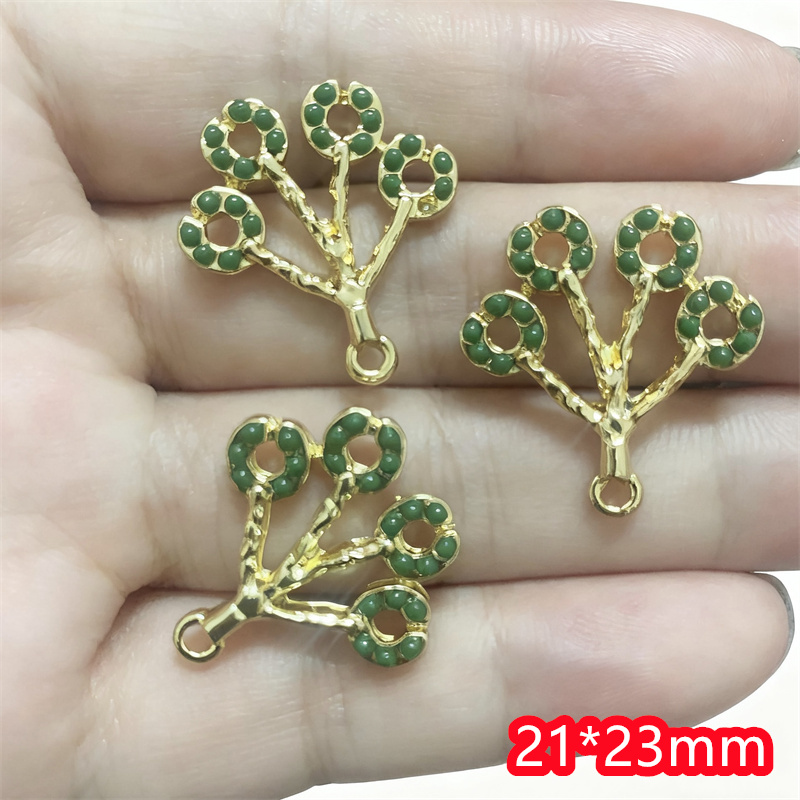 도매 50개/묶음 녹색 비즈 만화 나무 꽃 모양 합금  - Men Accessories Locket 리뷰 및 가격