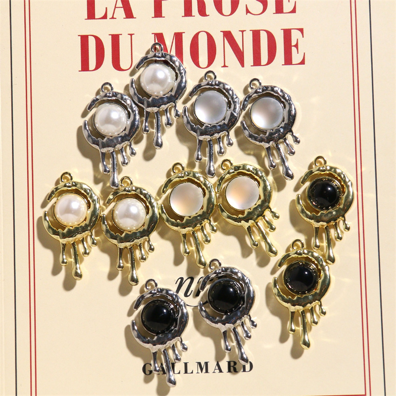 무료 배송 40 개/몫 수지 비즈 코어 합금 달 모양  - Men Accessories Locket 리뷰 및 가격