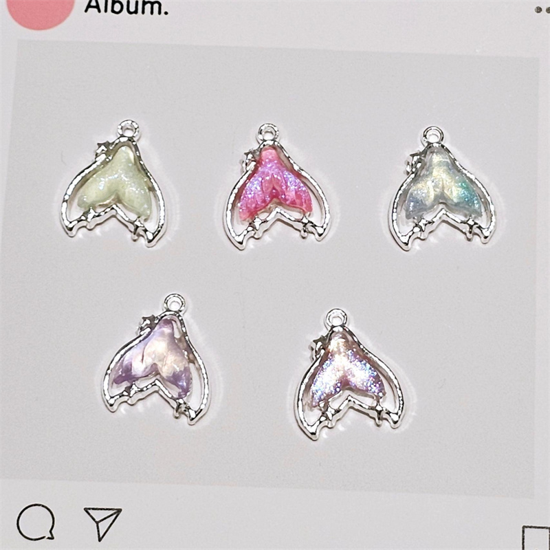 2025 최신형 100개/묶음 컬러 레진 코어 만화 꼬 - Men Accessories Locket 리뷰 및 가격