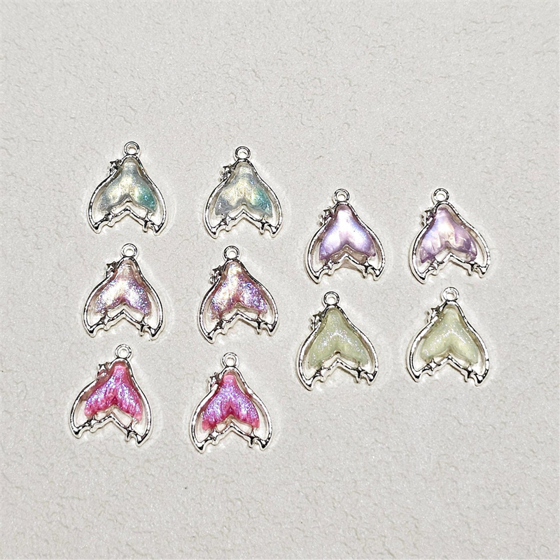 2025 최신형 100개/묶음 컬러 레진 코어 만화 꼬 - Men Accessories Locket 리뷰 및 가격